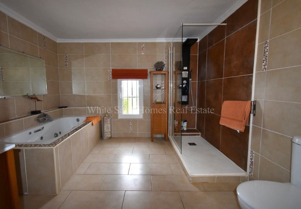 4 soveværelse Finca/Landehus til salg i Oliva de Merida med swimmingpool garage - € 499.000 (Ref: 8845649)