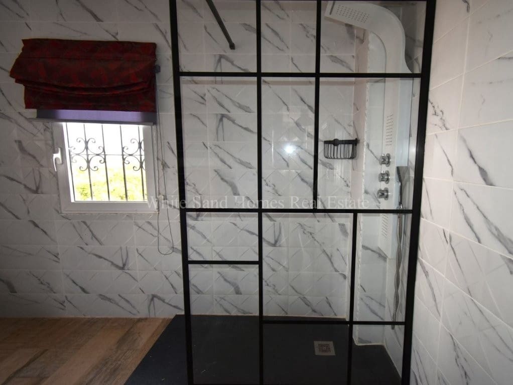 4 soveværelse Finca/Landehus til salg i Oliva de Merida med swimmingpool garage - € 499.000 (Ref: 8845649)