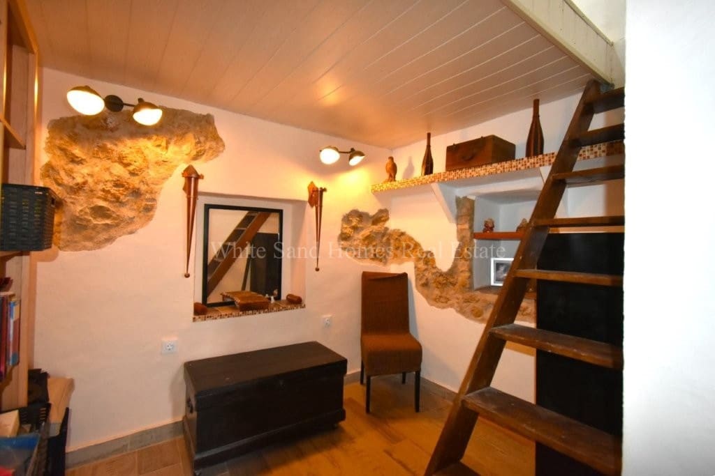 4 soveværelse Finca/Landehus til salg i Oliva de Merida med swimmingpool garage - € 499.000 (Ref: 8845649)