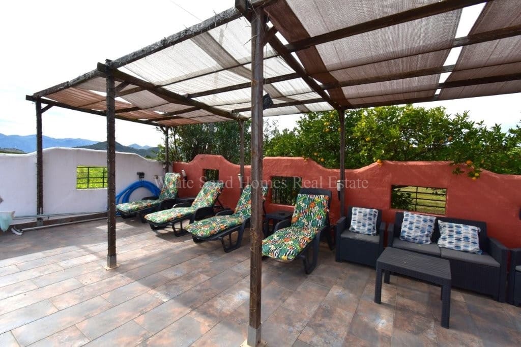 4 soveværelse Finca/Landehus til salg i Oliva de Merida med swimmingpool garage - € 499.000 (Ref: 8845649)