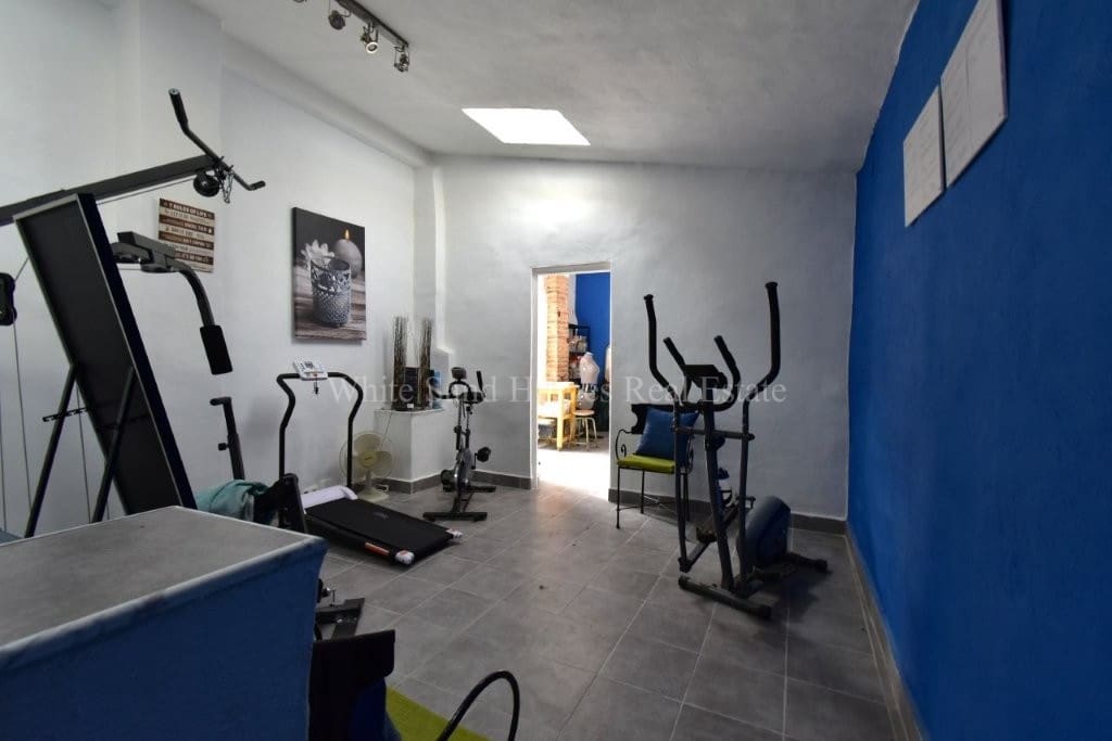 4 soveværelse Finca/Landehus til salg i Oliva de Merida med swimmingpool garage - € 499.000 (Ref: 8845649)