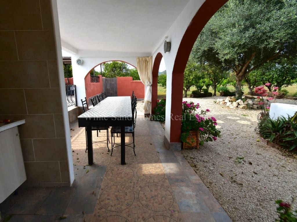 4 soveværelse Finca/Landehus til salg i Oliva de Merida med swimmingpool garage - € 499.000 (Ref: 8845649)