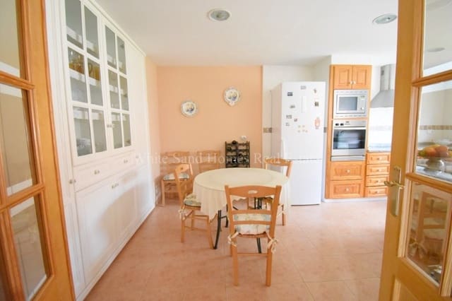 4 bedroom Villa for sale in Real de Gandía with pool garage - € 399,999 (Ref: 9356884)