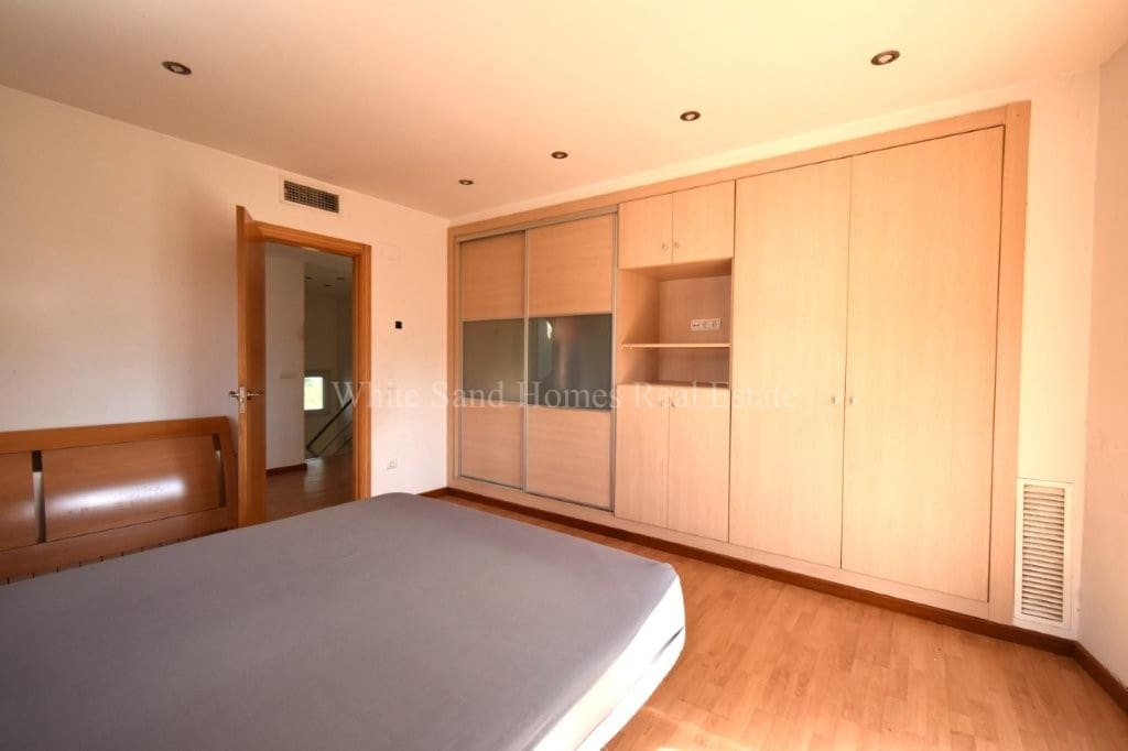 4 sypialnia Willa na sprzedaż w Palma de Gandia z basenem garażem - 339 000 € (Ref: 9679259)