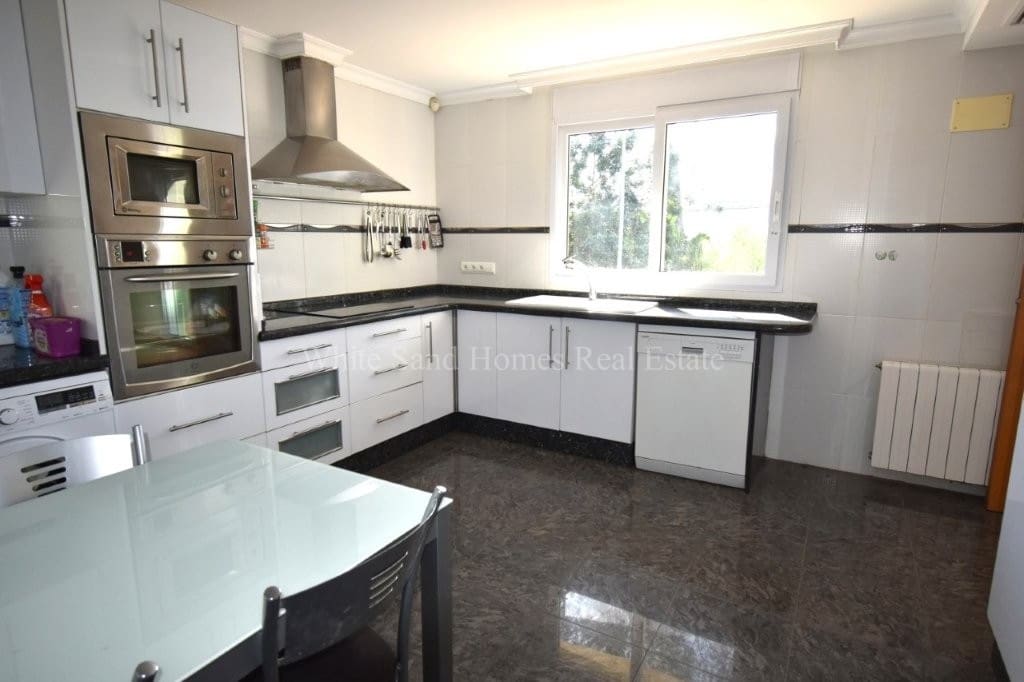 4 sypialnia Willa na sprzedaż w Palma de Gandia z basenem garażem - 339 000 € (Ref: 9679259)