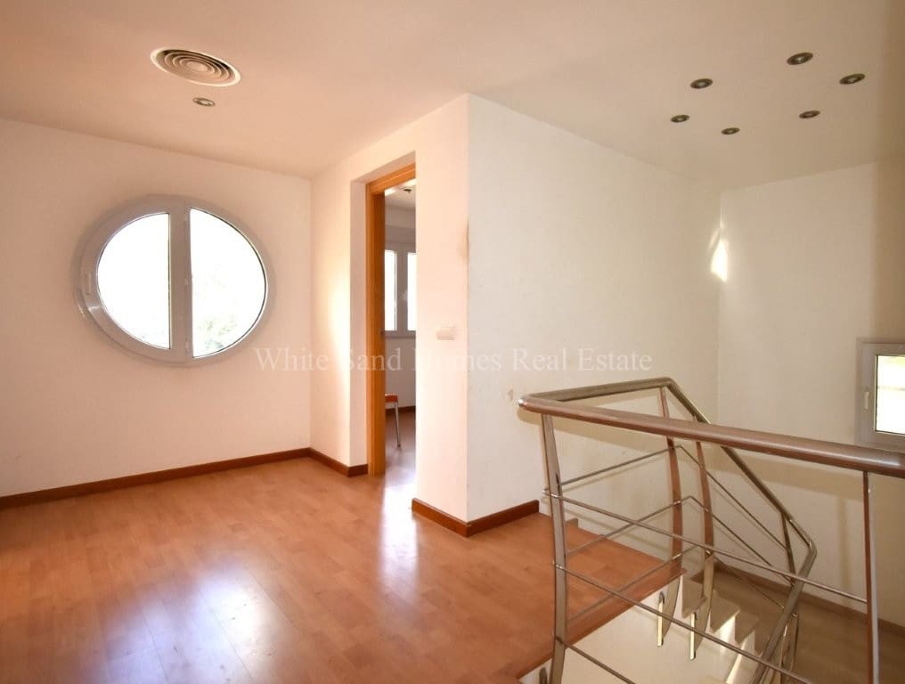 4 sypialnia Willa na sprzedaż w Palma de Gandia z basenem garażem - 339 000 € (Ref: 9679259)