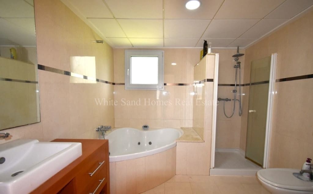 4 sypialnia Willa na sprzedaż w Palma de Gandia z basenem garażem - 339 000 € (Ref: 9679259)