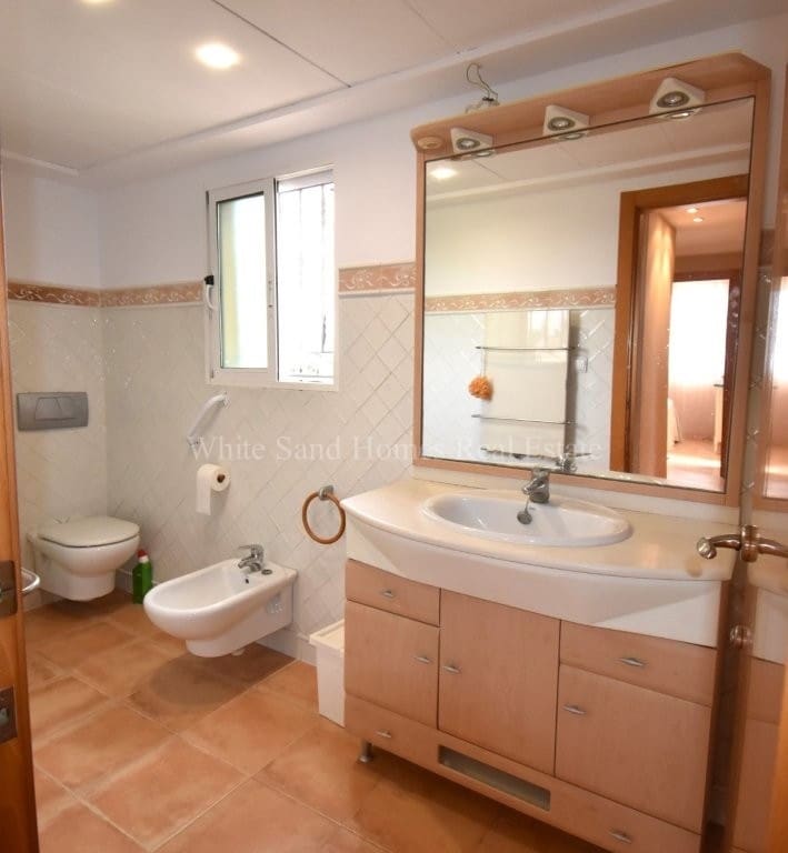 5 bedroom Townhouse for sale in Gandia with pool garage - € 470,000 (Ref: 9995343)