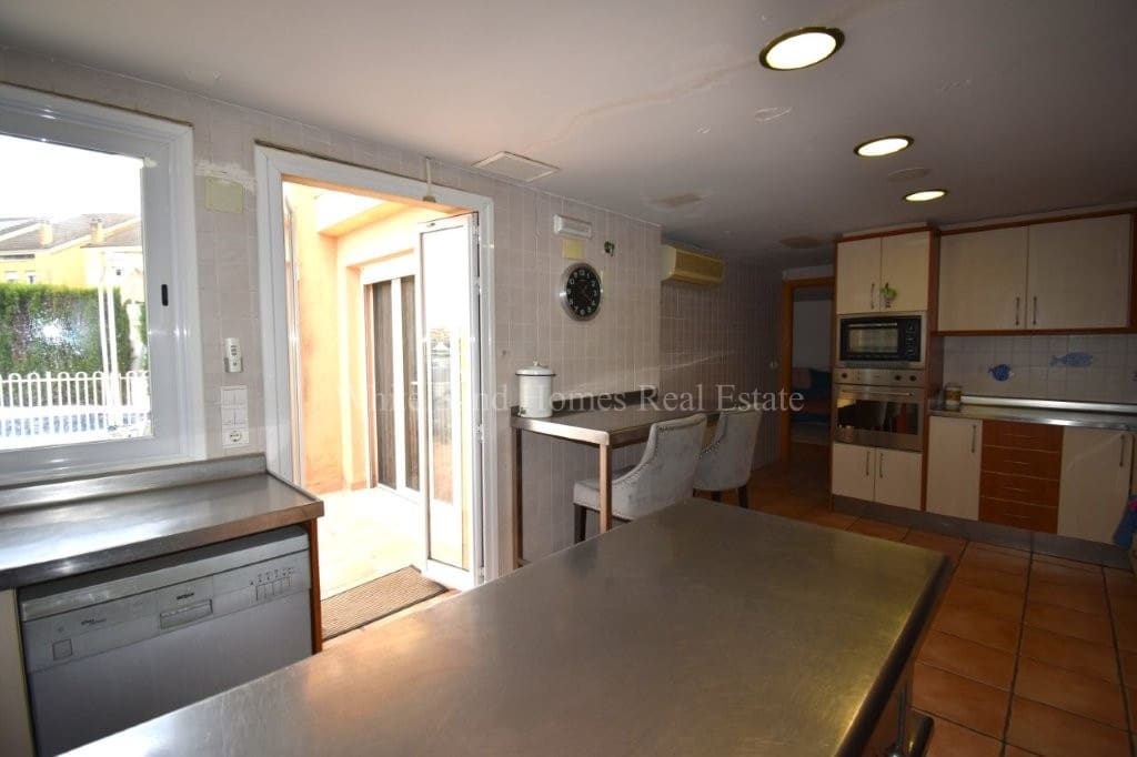 5 bedroom Townhouse for sale in Gandia with pool garage - € 470,000 (Ref: 9995343)