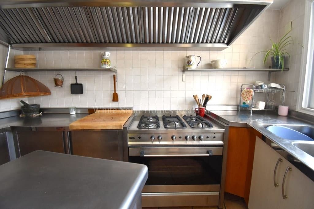 5 bedroom Townhouse for sale in Gandia with pool garage - € 470,000 (Ref: 9995343)