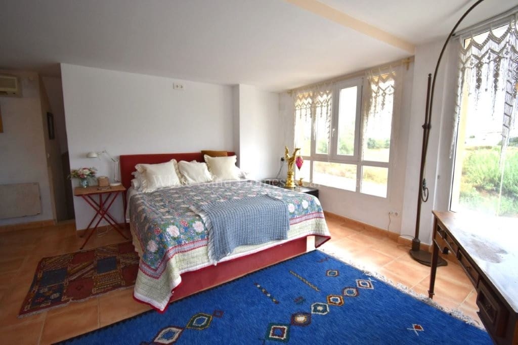 5 bedroom Townhouse for sale in Gandia with pool garage - € 470,000 (Ref: 9995343)
