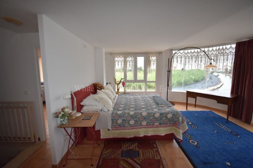 5 bedroom Townhouse for sale in Gandia with pool garage - € 470,000 (Ref: 9995343)