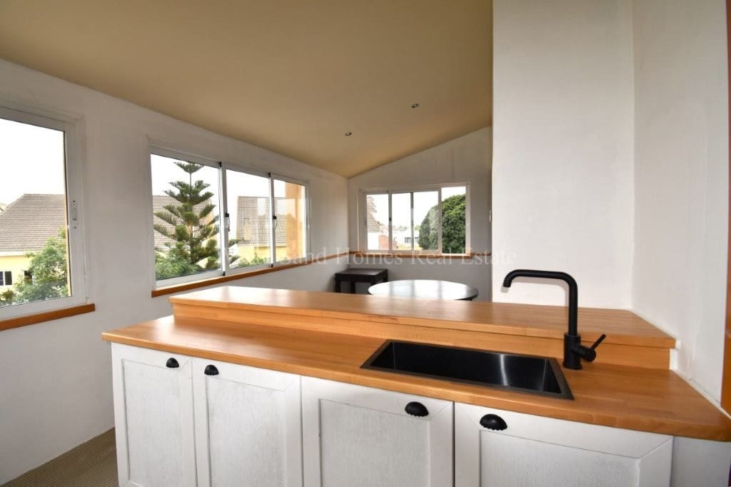 5 bedroom Townhouse for sale in Gandia with pool garage - € 470,000 (Ref: 9995343)