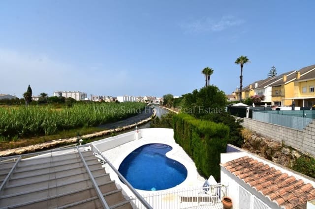 5 bedroom Townhouse for sale in Gandia with pool garage - € 470,000 (Ref: 9995343)
