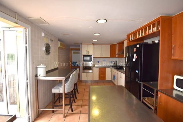 5 bedroom Townhouse for sale in Gandia with pool garage - € 470,000 (Ref: 9995343)