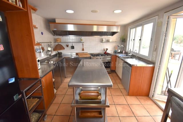 5 bedroom Townhouse for sale in Gandia with pool garage - € 470,000 (Ref: 9995343)