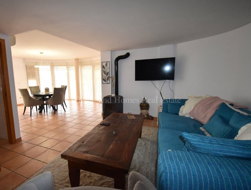 5 bedroom Townhouse for sale in Gandia with pool garage - € 470,000 (Ref: 9995343)