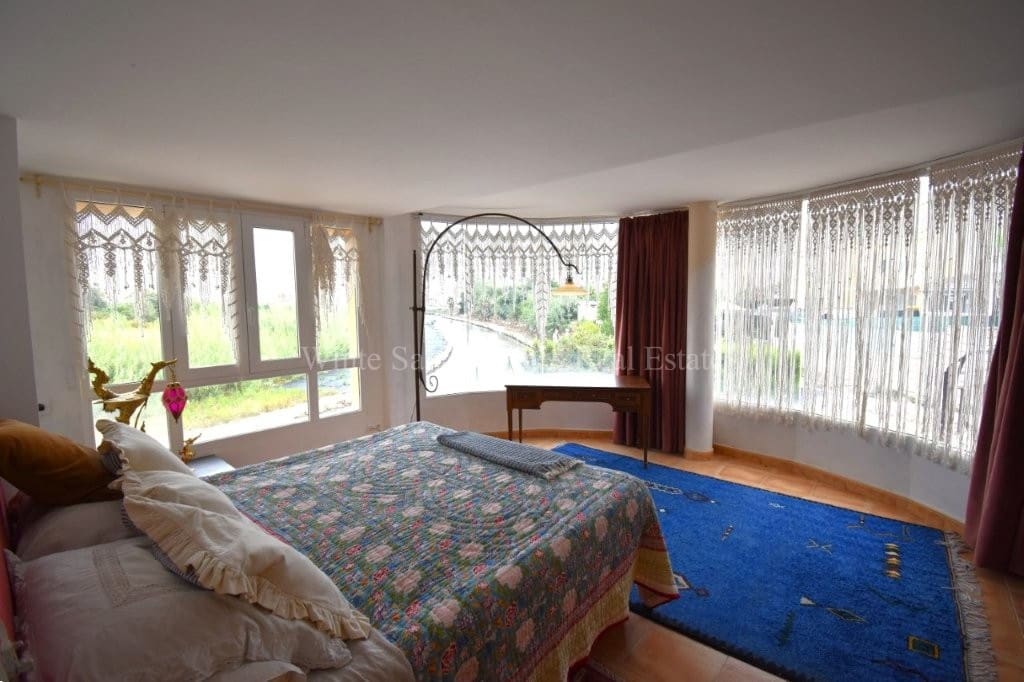 5 bedroom Townhouse for sale in Gandia with pool garage - € 470,000 (Ref: 9995343)