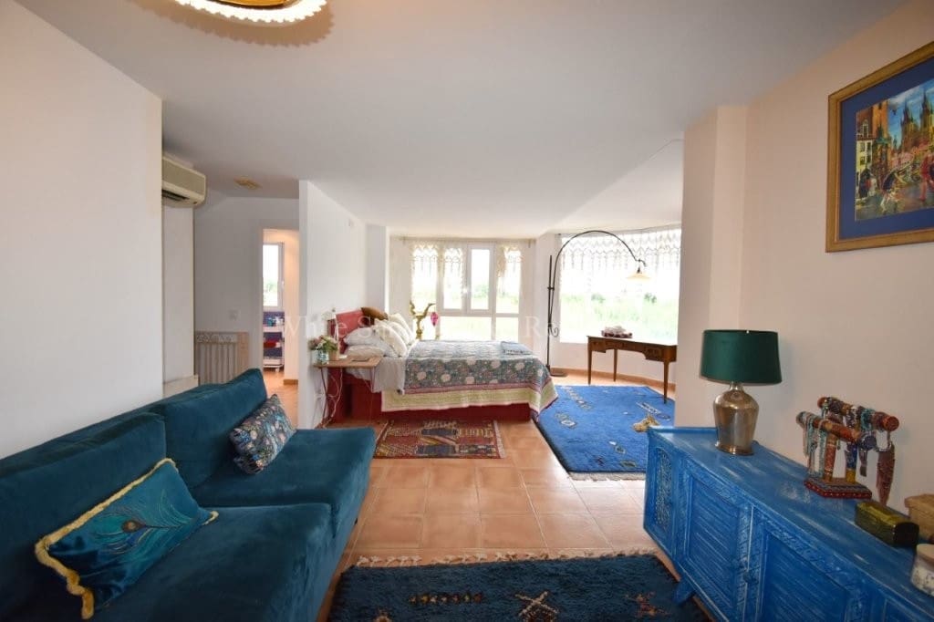 5 bedroom Townhouse for sale in Gandia with pool garage - € 470,000 (Ref: 9995343)