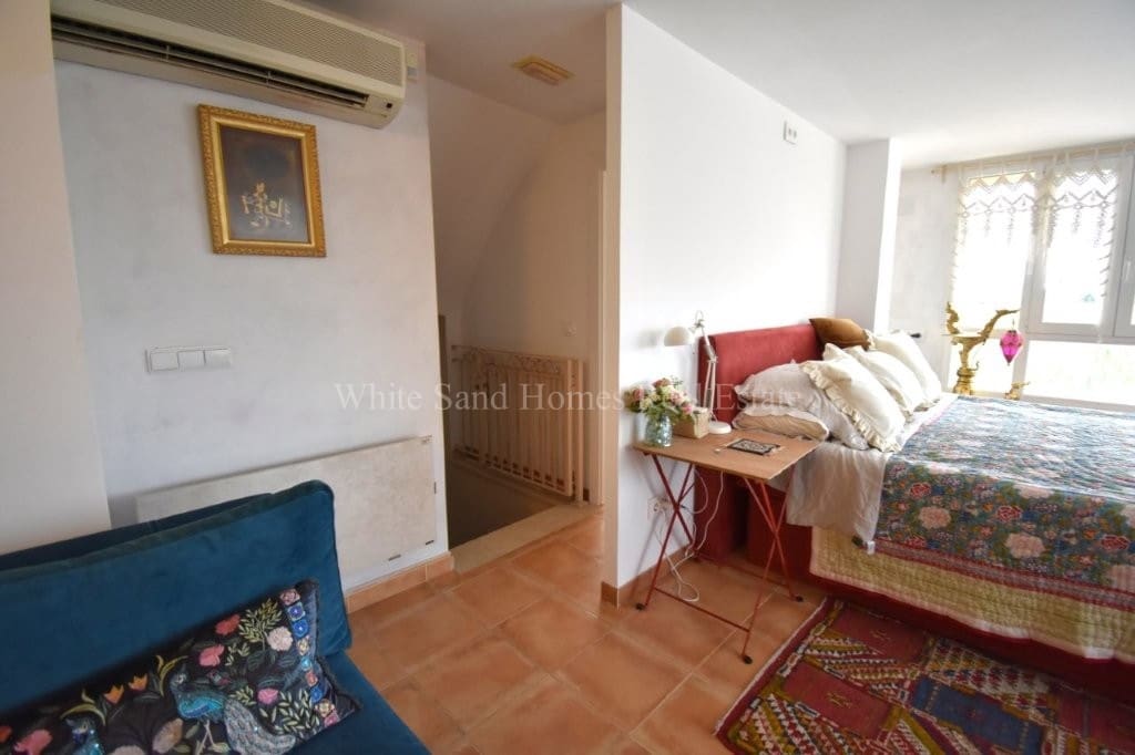 5 bedroom Townhouse for sale in Gandia with pool garage - € 470,000 (Ref: 9995343)