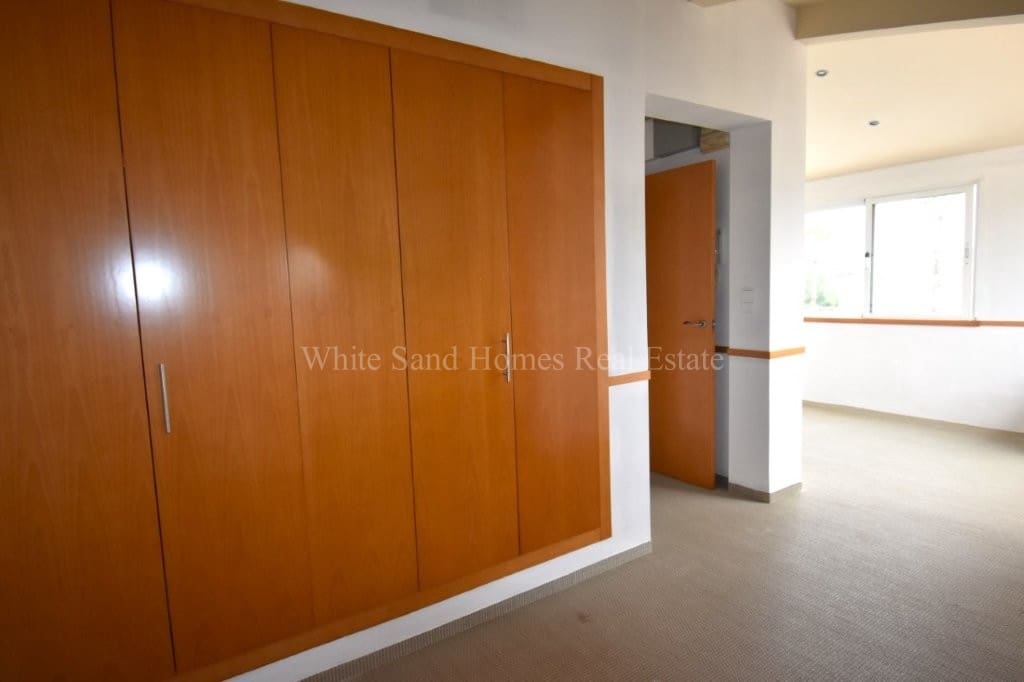 5 bedroom Townhouse for sale in Gandia with pool garage - € 470,000 (Ref: 9995343)
