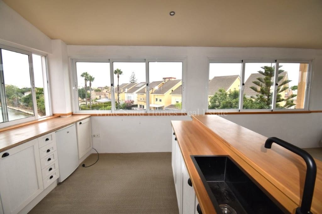 5 bedroom Townhouse for sale in Gandia with pool garage - € 470,000 (Ref: 9995343)