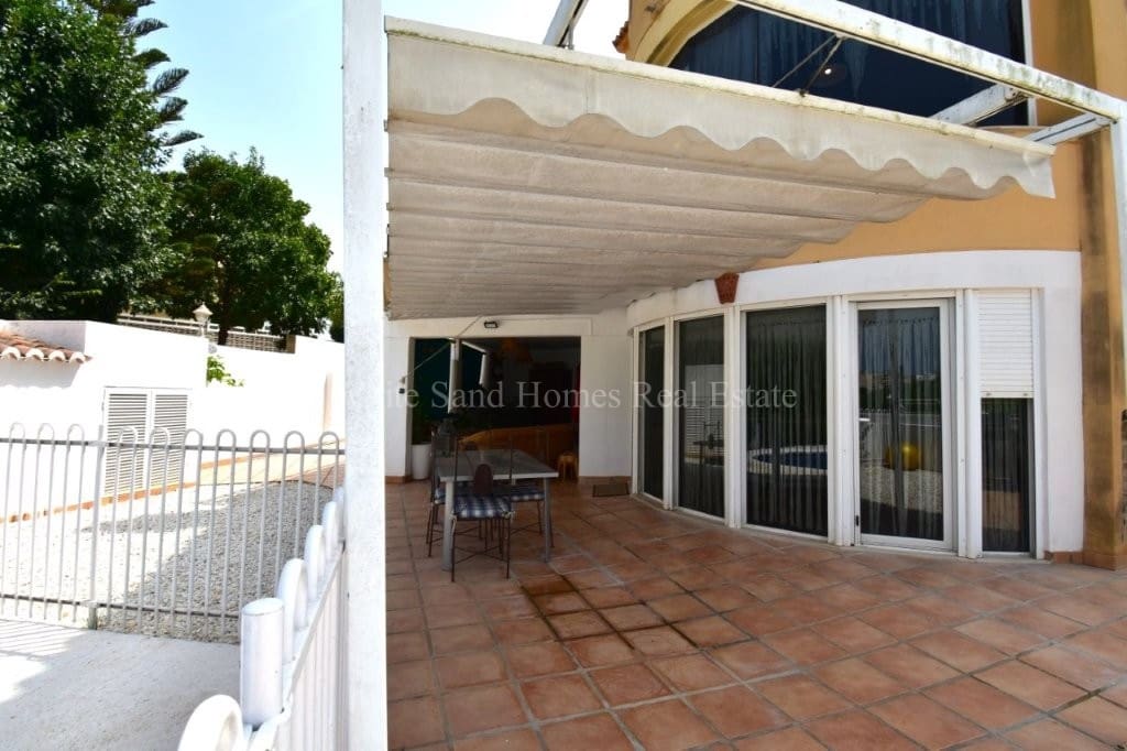 5 bedroom Townhouse for sale in Gandia with pool garage - € 470,000 (Ref: 9995343)