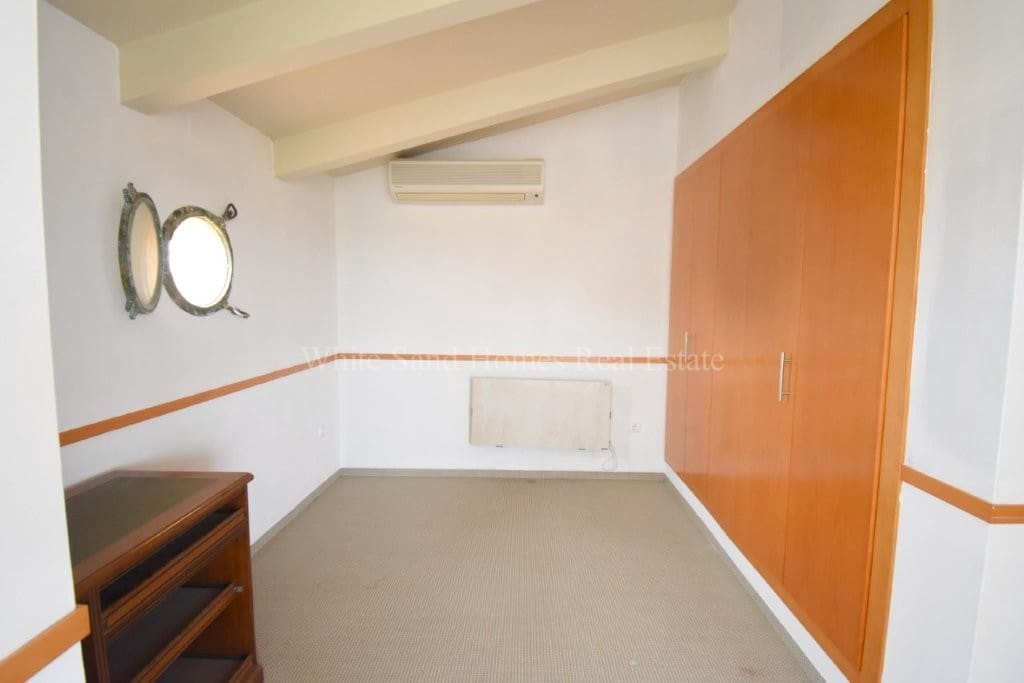 5 bedroom Townhouse for sale in Gandia with pool garage - € 470,000 (Ref: 9995343)