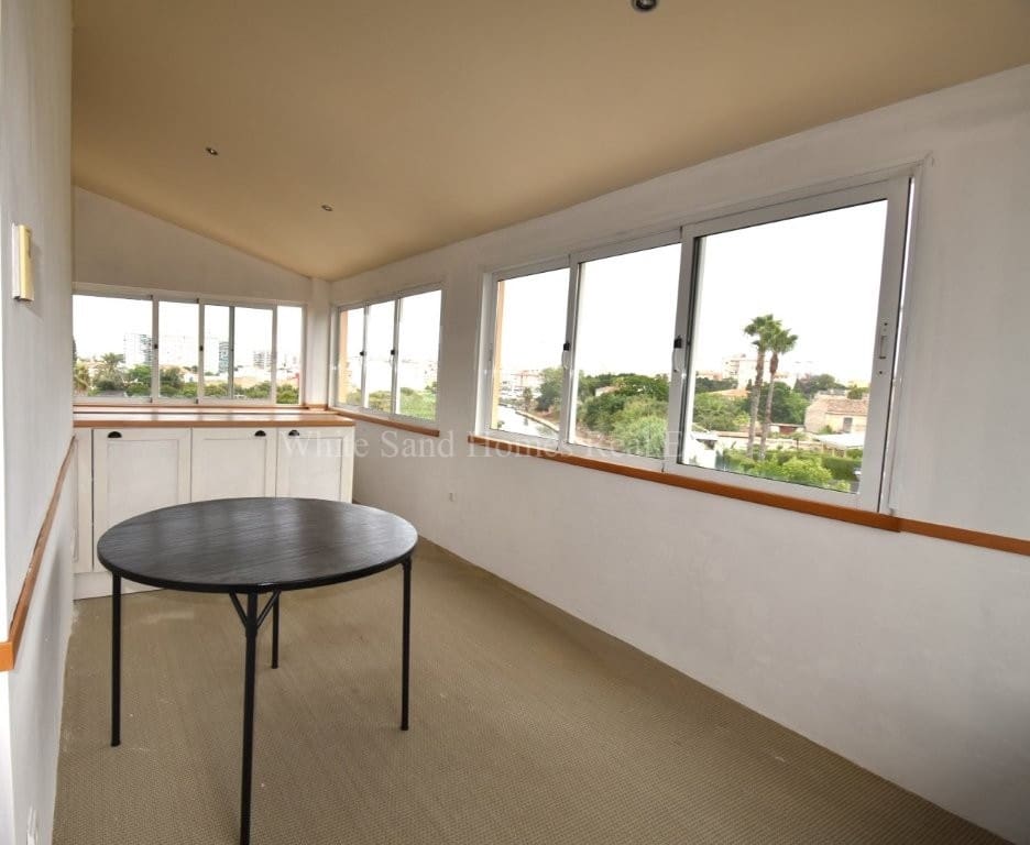 5 bedroom Townhouse for sale in Gandia with pool garage - € 470,000 (Ref: 9995343)