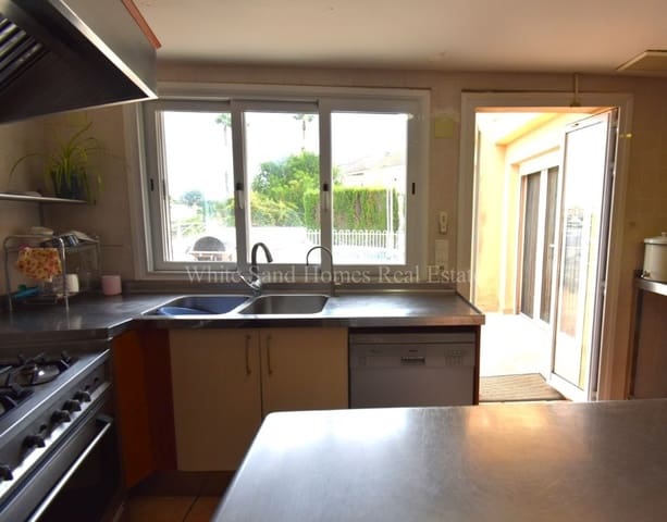 5 bedroom Townhouse for sale in Gandia with pool garage - € 470,000 (Ref: 9995343)