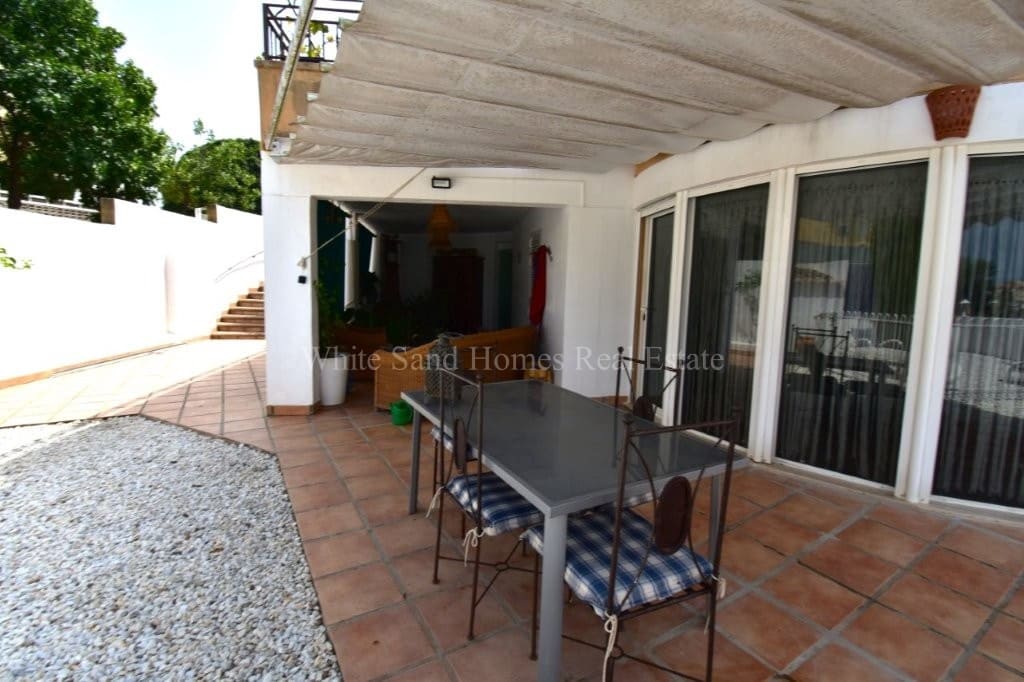 5 bedroom Townhouse for sale in Gandia with pool garage - € 470,000 (Ref: 9995343)