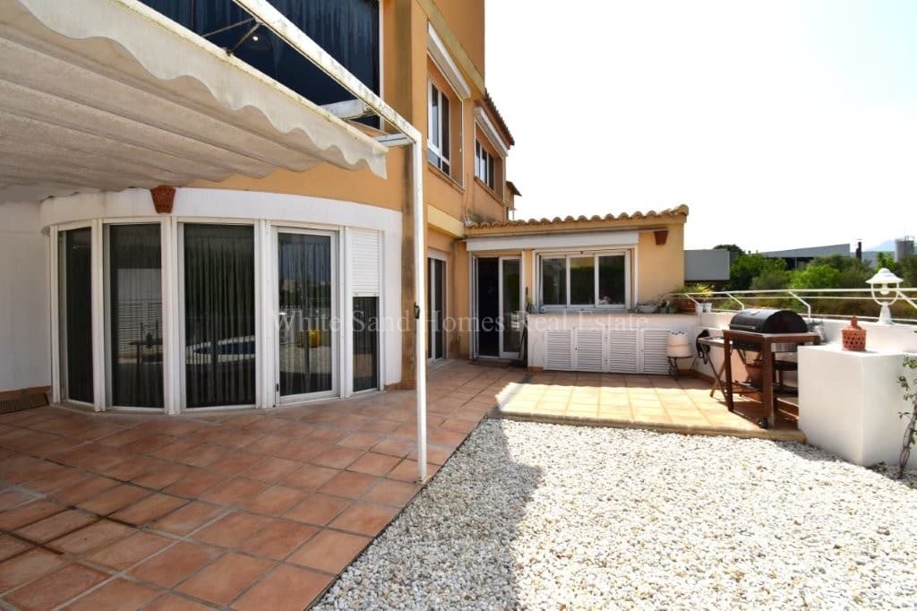 5 bedroom Townhouse for sale in Gandia with pool garage - € 470,000 (Ref: 9995343)