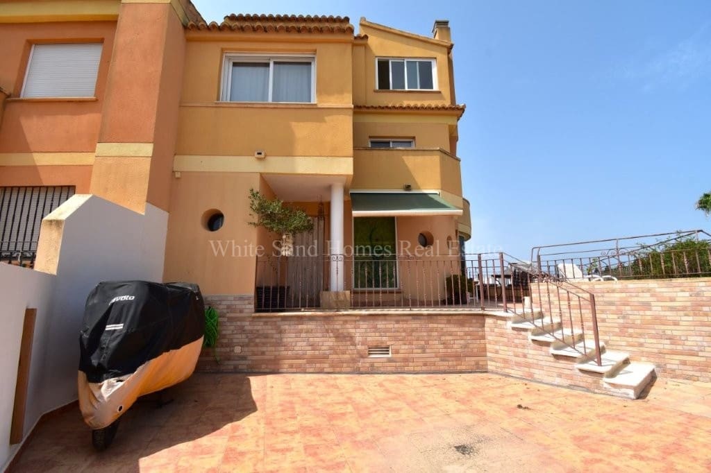 5 bedroom Townhouse for sale in Gandia with pool garage - € 470,000 (Ref: 9995343)