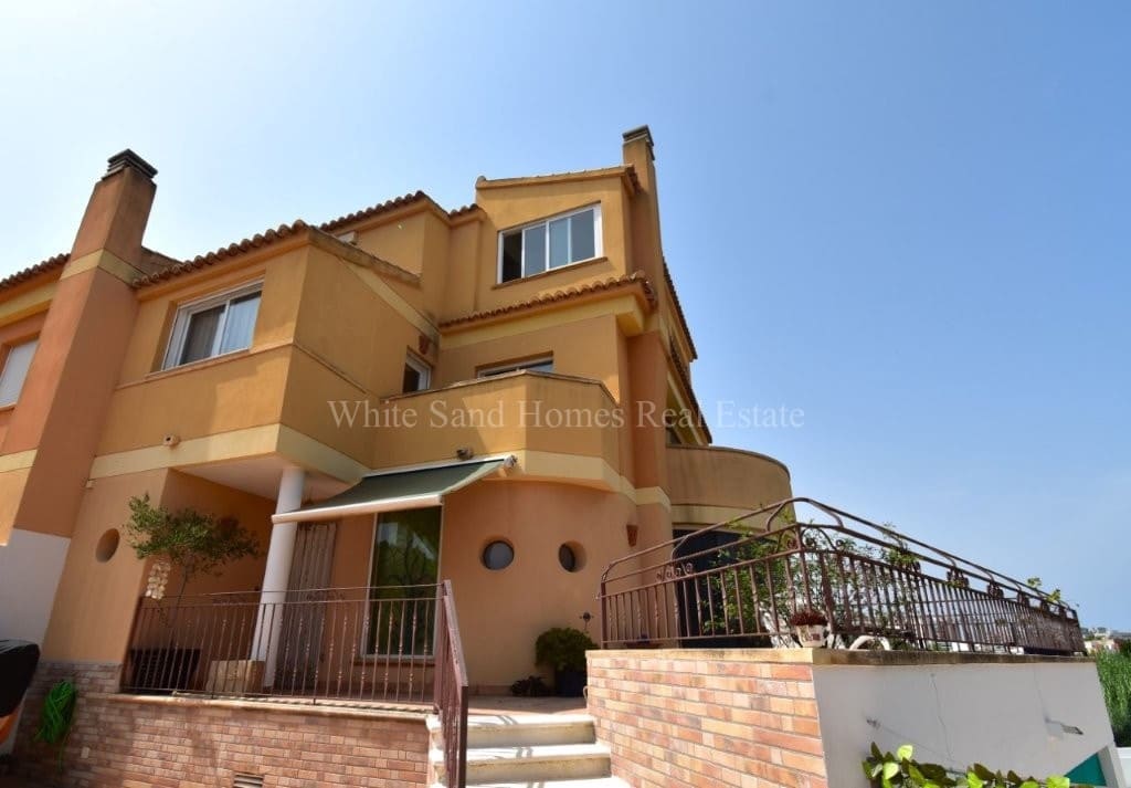 5 bedroom Townhouse for sale in Gandia with pool garage - € 470,000 (Ref: 9995343)
