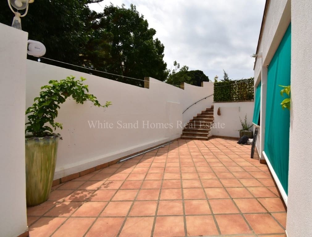 5 bedroom Townhouse for sale in Gandia with pool garage - € 470,000 (Ref: 9995343)