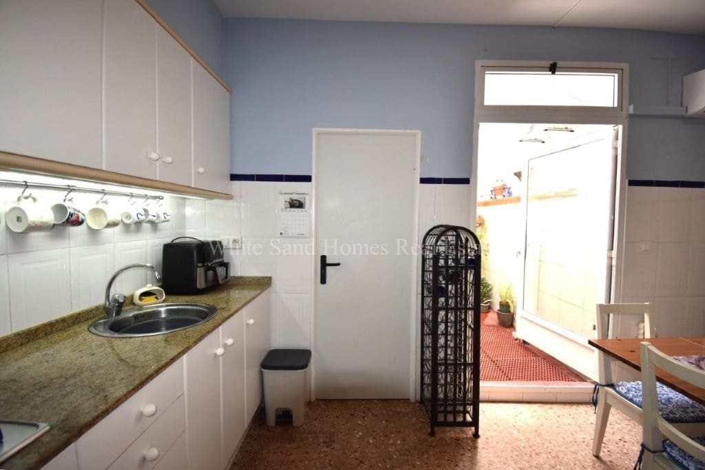 4 slaapkamer Huis te koop in Miramar - € 195.000 (Ref: 9995358)