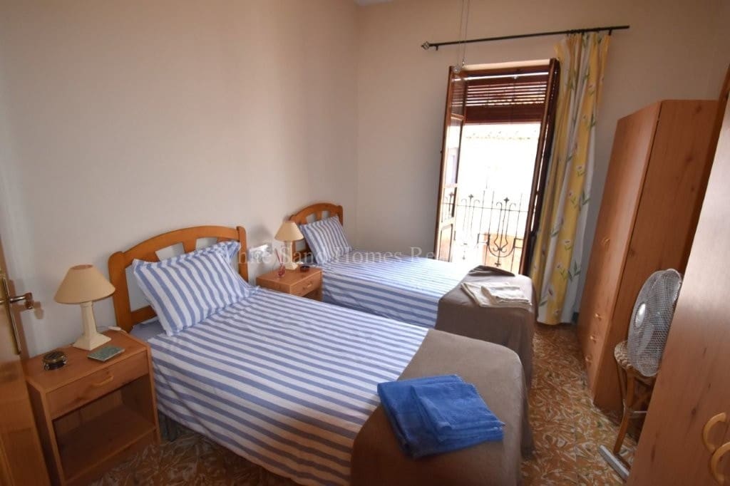 4 slaapkamer Huis te koop in Miramar - € 195.000 (Ref: 9995358)