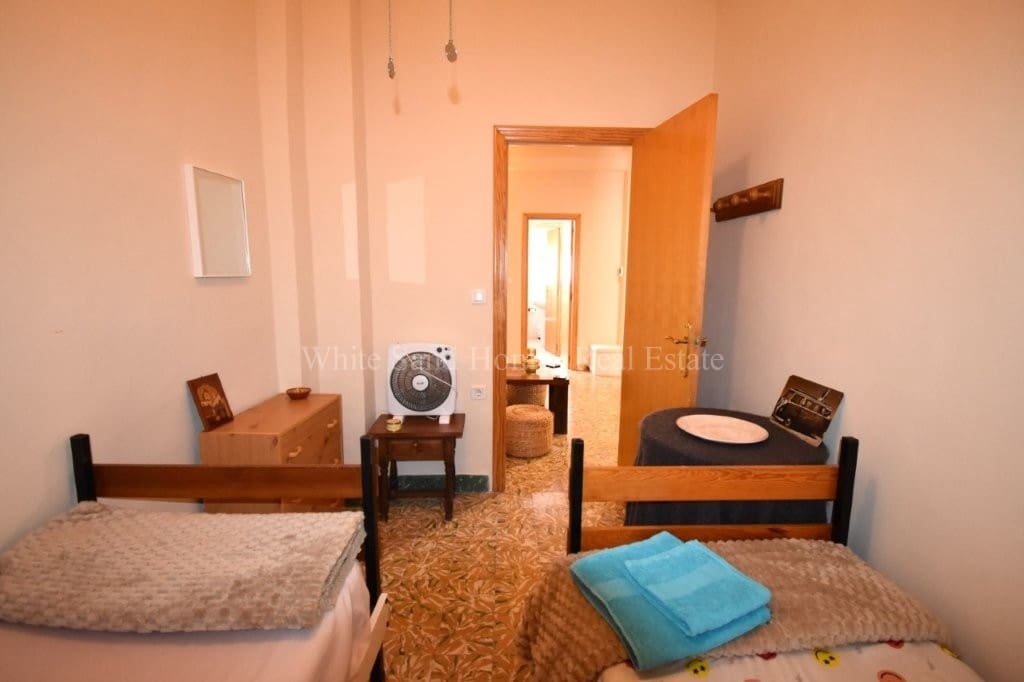 4 slaapkamer Huis te koop in Miramar - € 195.000 (Ref: 9995358)
