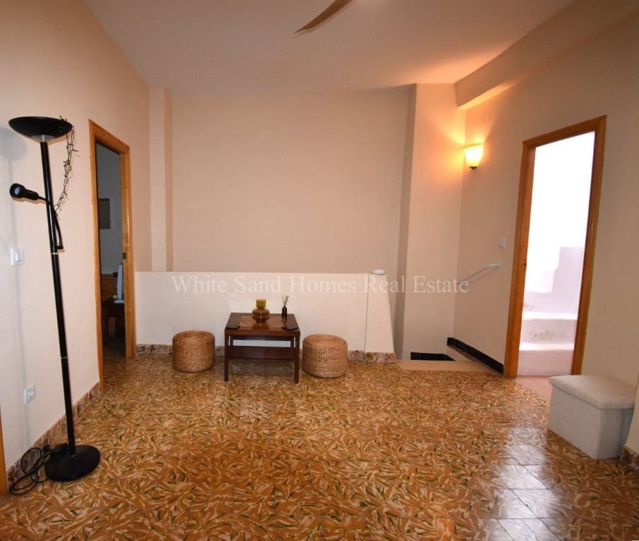 4 slaapkamer Huis te koop in Miramar - € 195.000 (Ref: 9995358)