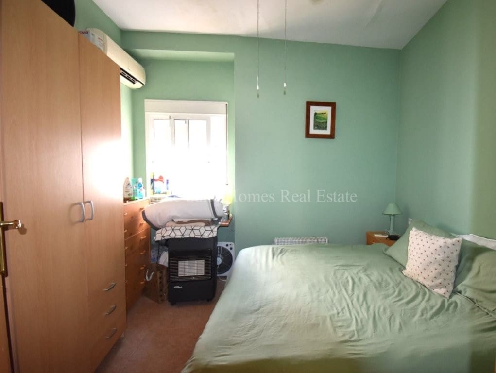4 slaapkamer Huis te koop in Miramar - € 195.000 (Ref: 9995358)