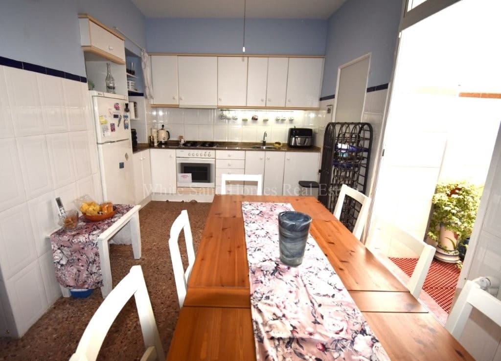 4 slaapkamer Huis te koop in Miramar - € 195.000 (Ref: 9995358)
