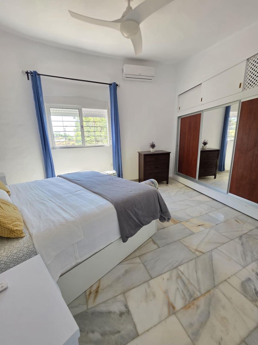3 quarto Moradia para arrendar em Mijas com piscina garagem - 2 800 € (Ref: 10032193)