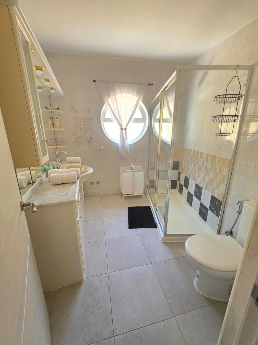 3 quarto Moradia para arrendar em Mijas com piscina garagem - 2 800 € (Ref: 10032193)