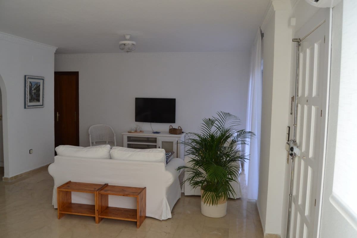 2 slaapkamer Appartement te huur in Fuengirola met garage - € 1.450 (Ref: 3995346)