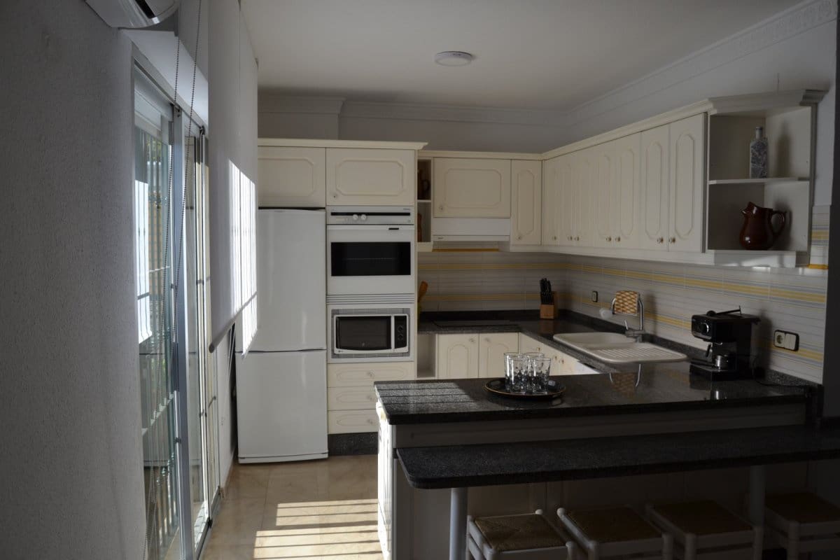 2 slaapkamer Appartement te huur in Fuengirola met garage - € 1.450 (Ref: 3995346)