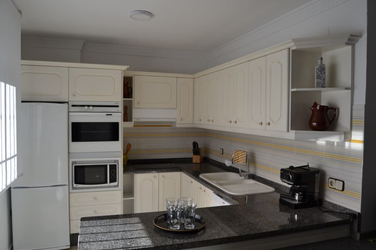 2 slaapkamer Appartement te huur in Fuengirola met garage - € 1.450 (Ref: 3995346)