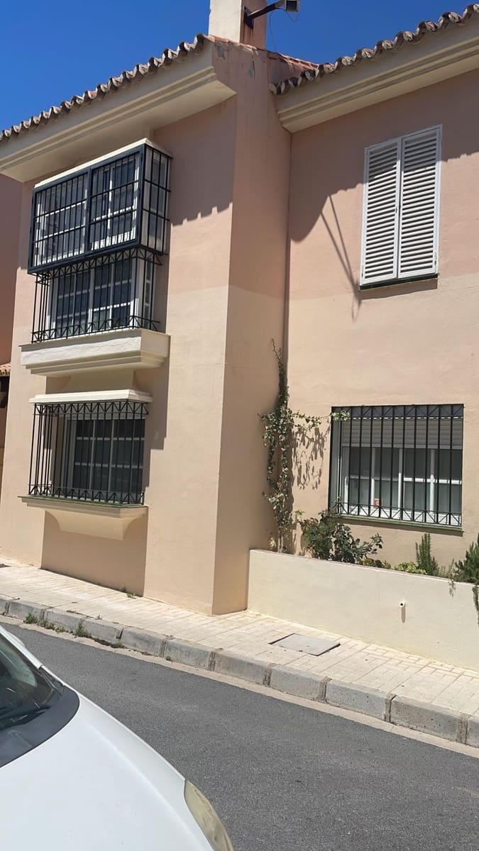 3 soveværelse Rækkehus til leje i Fuengirola med swimmingpool - € 1.600 (Ref: 4300298)