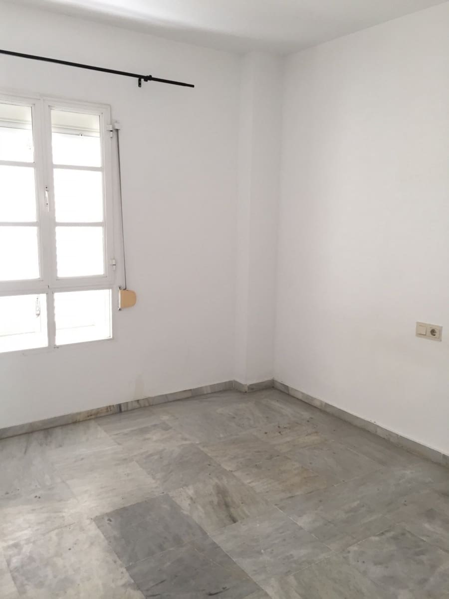 3 soveværelse Rækkehus til leje i Fuengirola med swimmingpool - € 1.600 (Ref: 4300298)