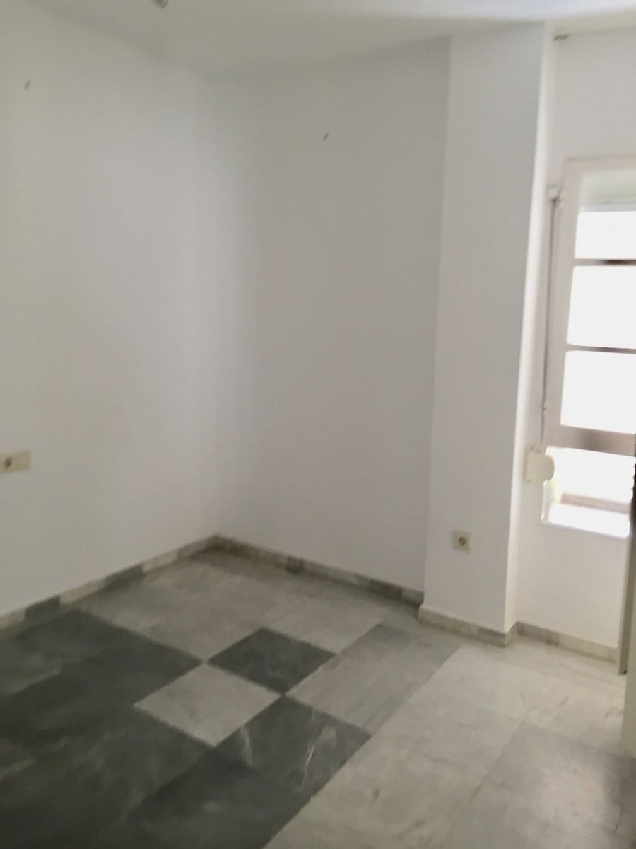 3 soveværelse Rækkehus til leje i Fuengirola med swimmingpool - € 1.600 (Ref: 4300298)