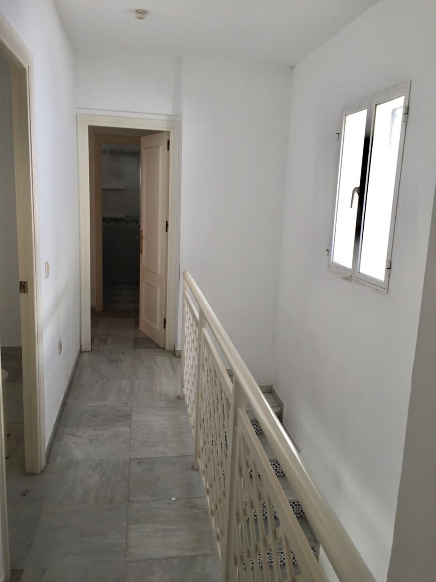 3 soveværelse Rækkehus til leje i Fuengirola med swimmingpool - € 1.600 (Ref: 4300298)